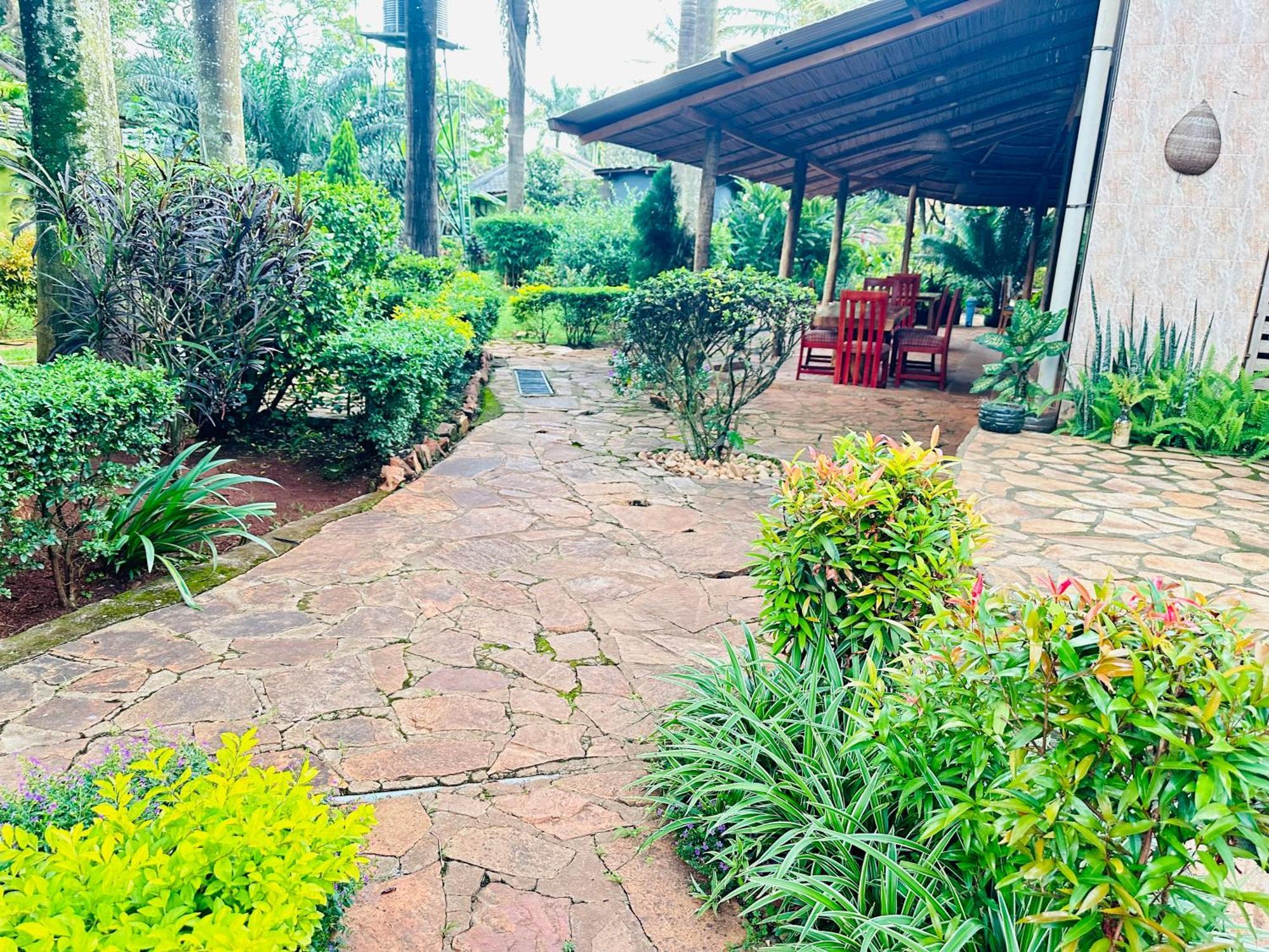 Afro Smile Hotel & Guest House Jinja Exterior foto